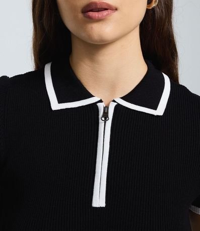 Vestido Corto en Punto con Cuello Polo y Biés Contrastantes 3