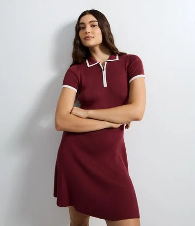 Vestido Corto en Punto con Cuello Polo y Biés Contrastantes