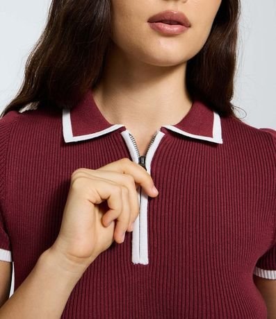 Vestido Corto en Punto con Cuello Polo y Biés Contrastantes 4