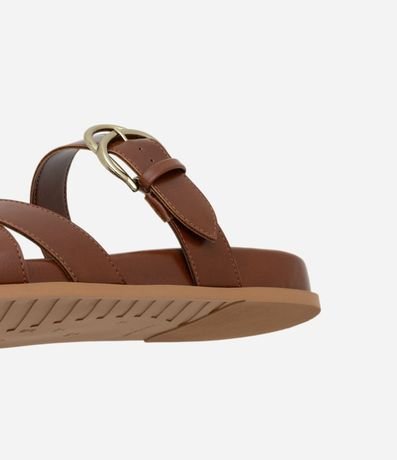 Sandalia Plana con Tiras en X y Hebilla Doble 4