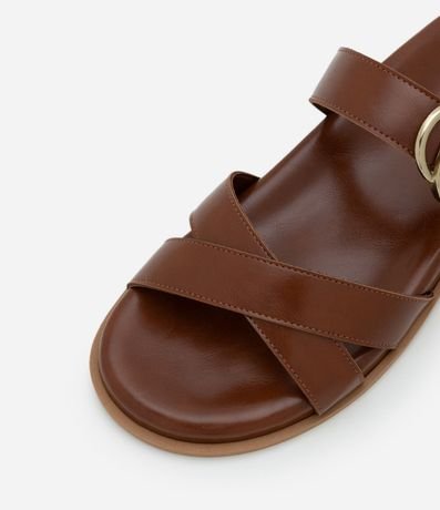 Sandalia Plana con Tiras en X y Hebilla Doble 5