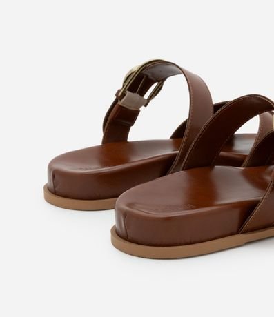 Sandalia Plana con Tiras en X y Hebilla Doble 6