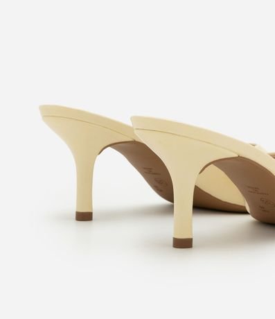 Sandalia Mule con Punta Redonda y Tacón Fino 4