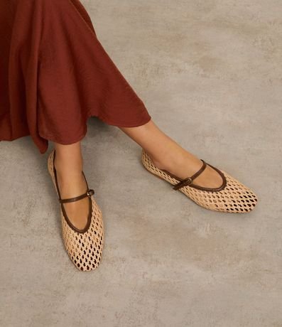 Zapatilla con Efecto Ráfia y Detalles Contrastantes 3