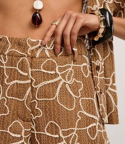 Short Texturizado en Encaje con Cuerdas Aplicadas 4