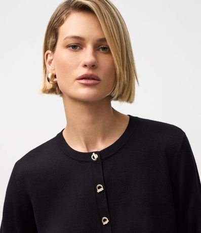Cardigan Regular en Punto con Botones y Modelo 3