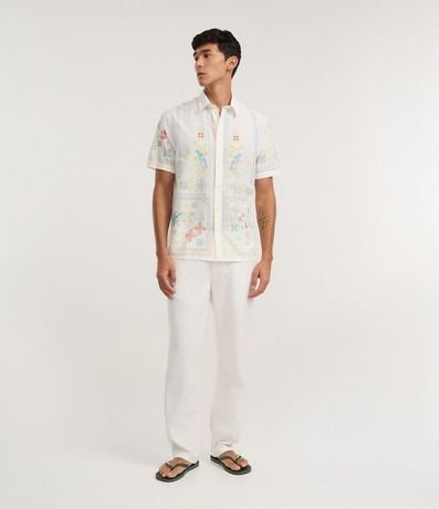 Camisa Comfort en Lino con Estampado Floral Bordada 2