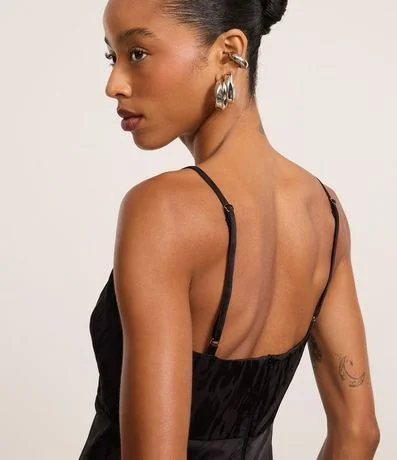 Vestido New Midi de Alça en Satén con Textura Jacquard 4