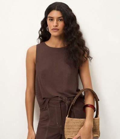 Blusa sin Manga con Detalle Listrado en el Lateral