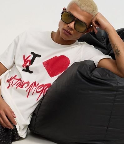 Remera Regular en Algodón con Estampa de Corazón y Escrita Estilo Grafite 3