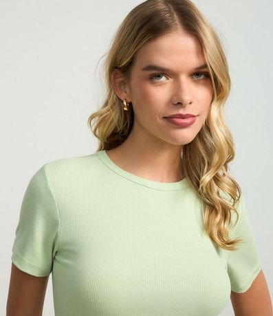 Blusa en Viscosa Texturizada y con Bajo Ondulado 3