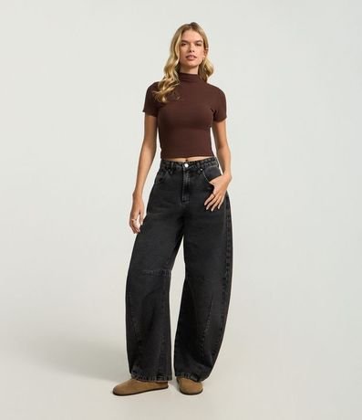 Blusa Básica Texturizada en Viscosa con Cuello Alto 2