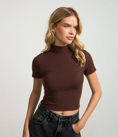 Blusa Básica Texturizada en Viscosa con Cuello Alto 5