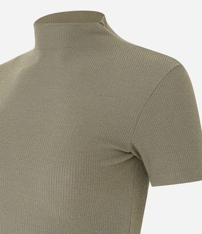 Blusa Básica Texturizada en Viscosa con Cuello Alto 5