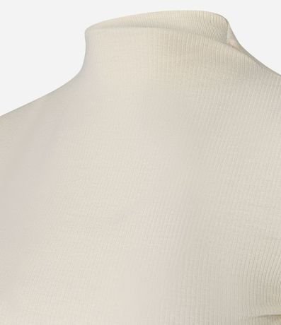 Blusa Básica Texturizada en Viscosa con Cuello Alto 5