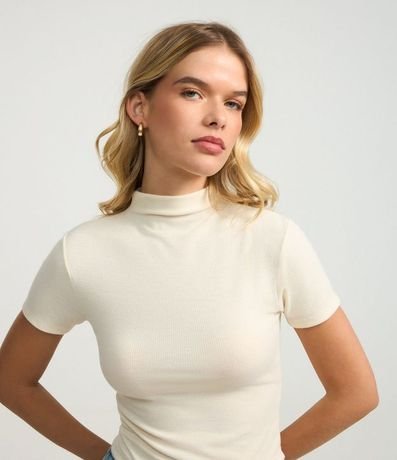 Blusa Básica Texturizada en Viscosa con Cuello Alto