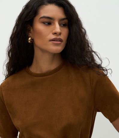 Vestido Corto Recto en Gamuza con Cuello Redondo 3