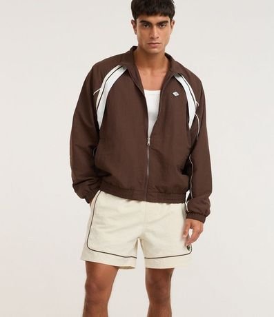 Bermuda Tecnológico Liso con Piping Contrastante 4