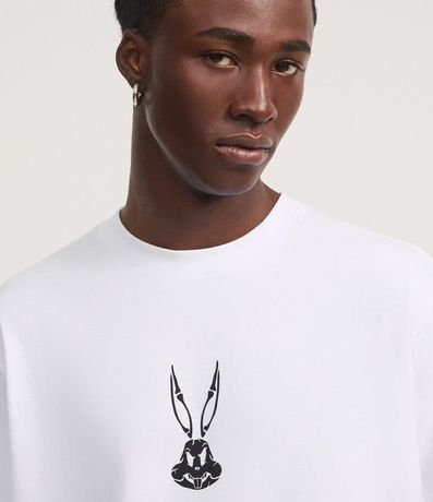 Remera Comfort en Algodón con Estampa de Esqueleto Bugs Bunny 4