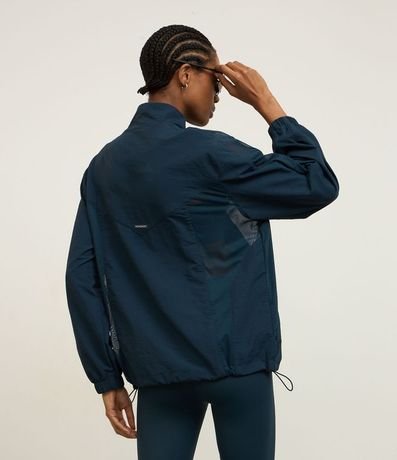 Campera Corta Vendo Deportiva con Cuello Alto y Recortes de Tule 5