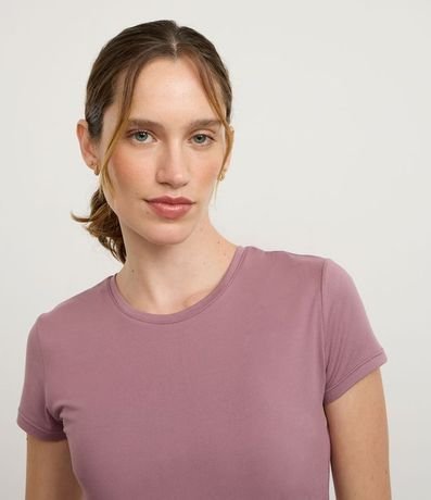 Remera Cropped Deportiva con Diferencial Tacto Suave