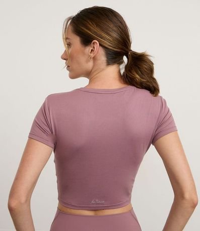 Remera Cropped Deportiva con Diferencial Tacto Suave 4