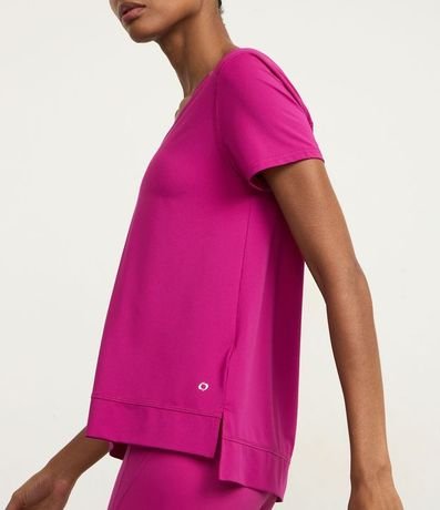 Remera Deportiva en Microfibra Agujerada con Bajo Mullet 2