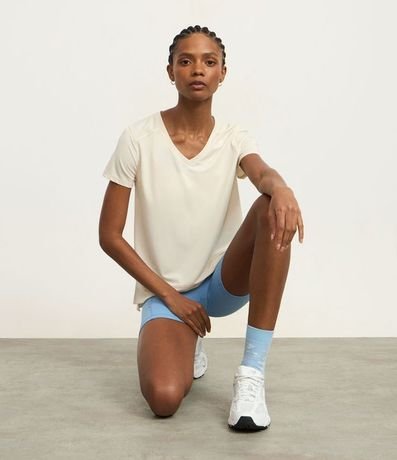 Remera Deportiva en Microfibra Agujerada con Bajo Mullet 2