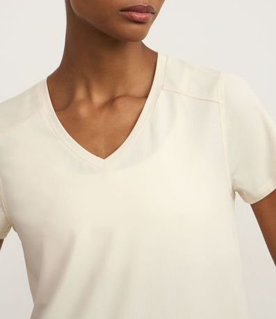 Remera Deportiva en Microfibra Agujerada con Bajo Mullet 3