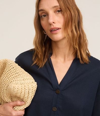 Camisa en Viscolino con Sisa Deslocada y Botones 3