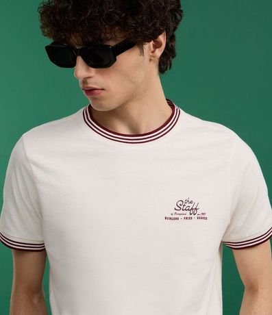 Remera Baby Tee en Algodón con Estampa Lettering The Staff 3