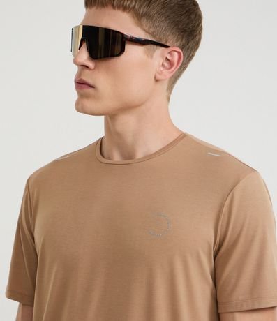 Remera Deportiva en Tecnologia Dry con Estampa Lettering 5