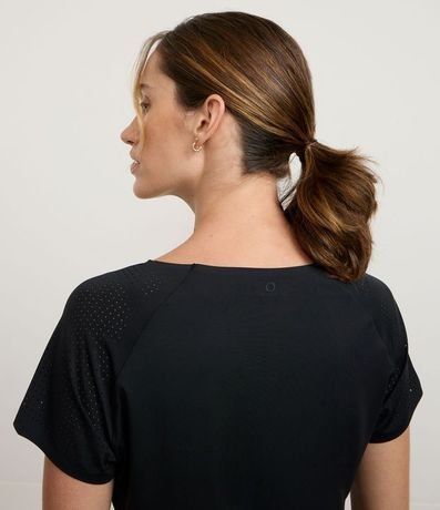 Remera Deportiva en Microfibra con Laterales Perforadas 4