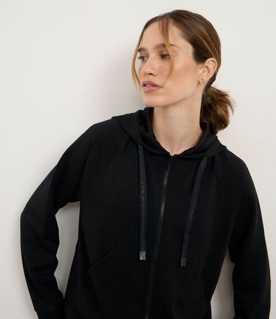 Campera Deportiva con Modal y Bolsillo Canguro