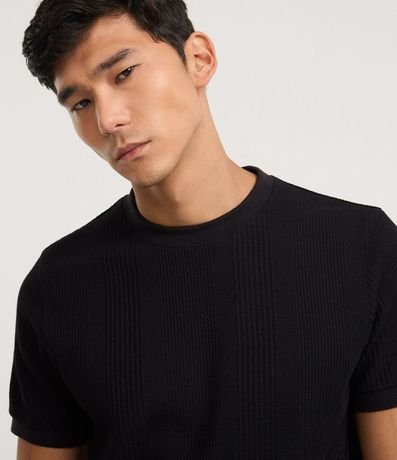 Remera Regular con Cuello Redondo y Textura Vertical 4