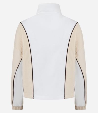 Campera Deportiva en Modal con Cuello alto y Frisos Contrastantes 6