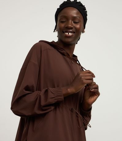 Campera Parka Tecnológica con Capucha y Cintura Ajustable 4