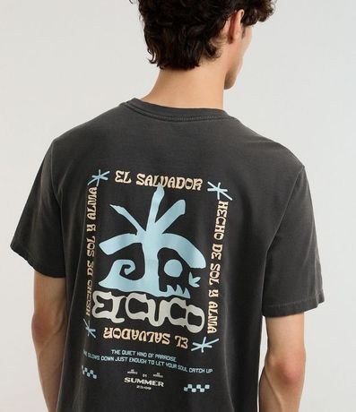 Remera Comfort en Algodón con Estampa de Palmeras y Lettering El Cuco 3