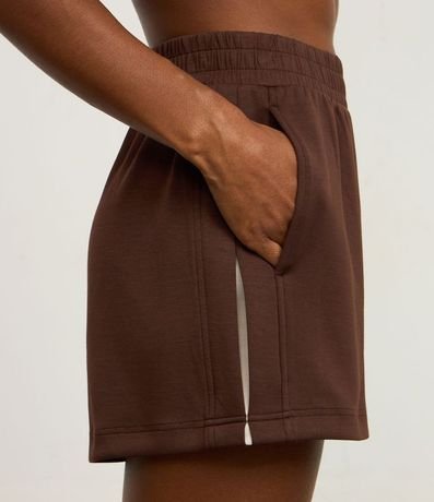 Bermuda Deportiva en Modal con Detalle de Pliegues 3