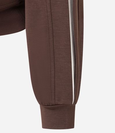 Campera Deportiva en Modal con Detalle Contrastante en las Mangas 6