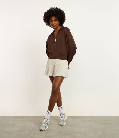 Campera Deportiva en Modal con Detalle Contrastante en las Mangas 2