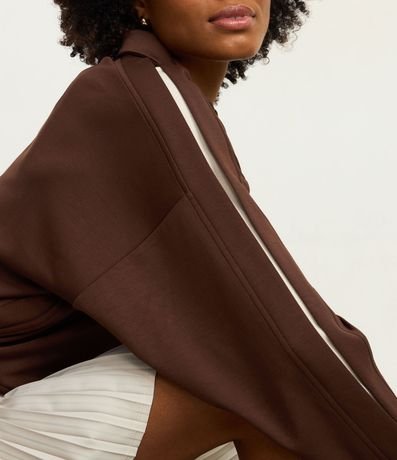 Campera Deportiva en Modal con Detalle Contrastante en las Mangas 3