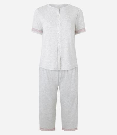 Pijama Capri en Viscolycra con Abotonado Delantero y Detalles de Encaje