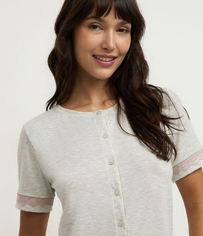 Pijama Capri en Viscolycra con Abotonado Delantero y Detalles de Encaje 2