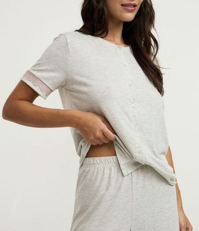 Pijama Capri en Viscolycra con Abotonado Delantero y Detalles de Encaje 3