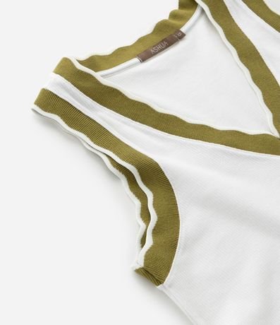 Blusa Musculosa en Ribana con Cuello V en Retilínea Curve & Plus Size 8