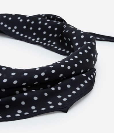 Pañuelo Triangular en Satén con Estampa de Lunares 2