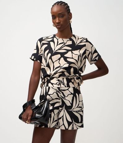 Short Sastrería con Estampado Orgánico y Cintura Alta 2