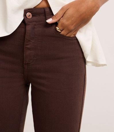 Pantalón Flare Cintura Alta en Sarga con Costura Lateral Traspasada 4