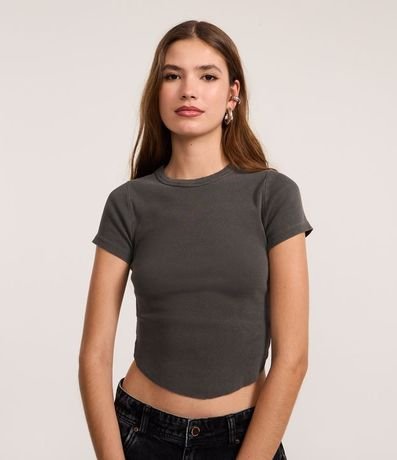 Blusa Acanalada en Rib Desteñida con Bajo Redondo